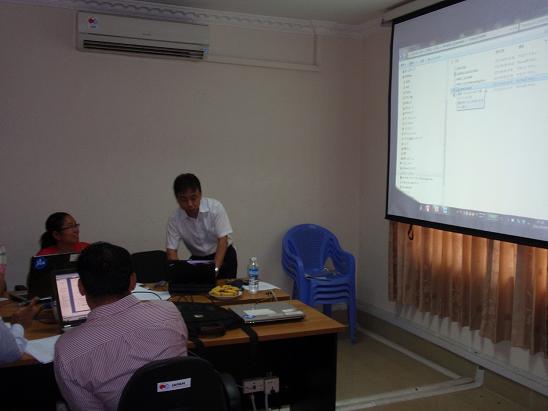 Photo 2. The Lecturer is from the National Statistics Center (JICA Expert). 
