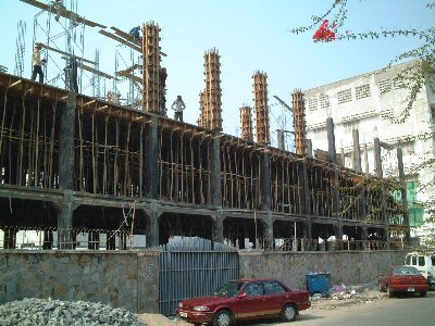 Photo 1. The shell of the third floor of six-story building is under construction.