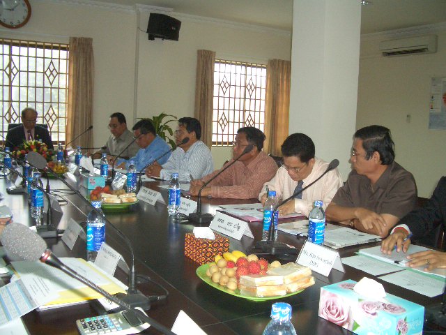 Photo 1. The 3rd National Steering Committee of 2011 Economic Census chaired by State Secretary