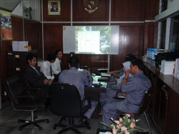 写真1 インドネシア中央統計庁での事業所名簿整備の研修の様子