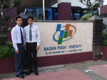 Photo 3. Cambodian trainees in front of Statistics Indonesia (BPS)