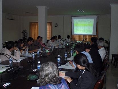 写真１　カンボジア統計局長主催で関係省庁等が出席
